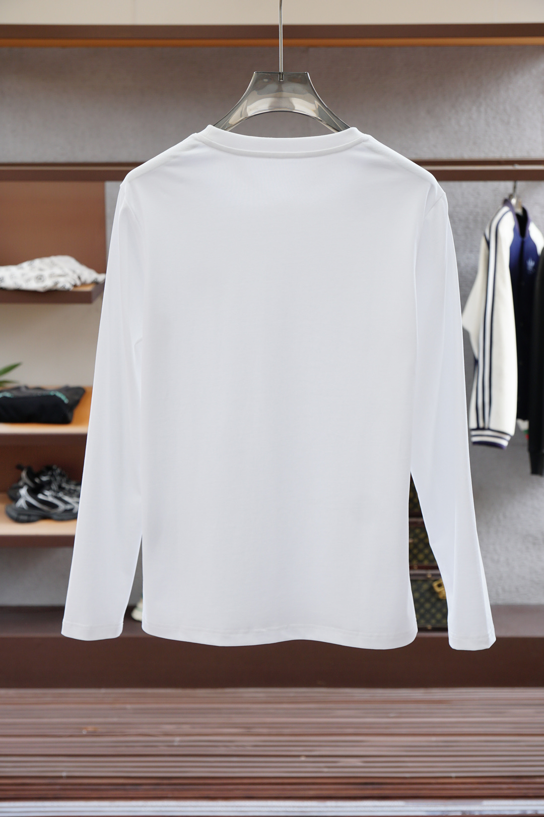 
lP🆕/2025秋冬新品，男士胸前经典CCLOGO刺绣基础款圆领长袖T恤打底衫！贸易公司渠道稀出，同步