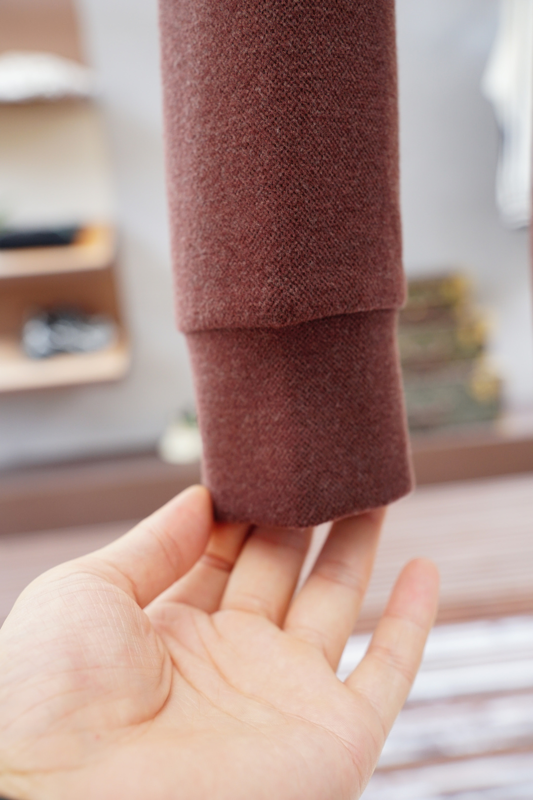 
lP🆕、1.1官网款，撞色条纹长袖平纹针织T恤
面料1：24S双纱特种纺织紧密棉 / 185G
面料2