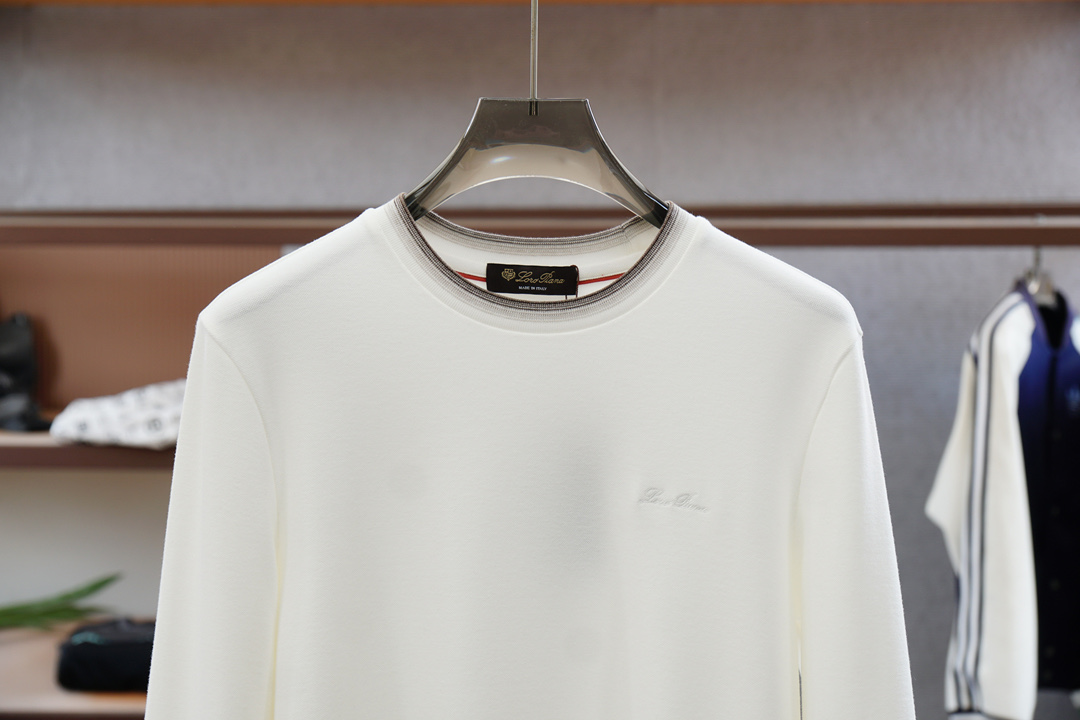 
lP🆕、1.1官网款，撞色条纹长袖平纹针织T恤
面料1：24S双纱特种纺织紧密棉 / 185G
面料2