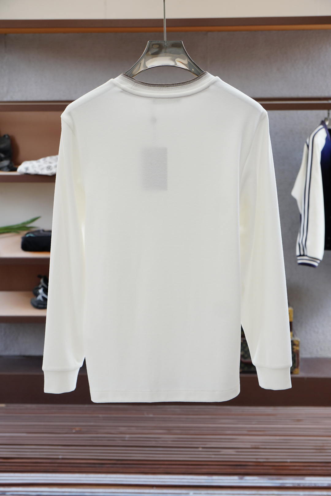 
lP🆕、1.1官网款，撞色条纹长袖平纹针织T恤
面料1：24S双纱特种纺织紧密棉 / 185G
面料2