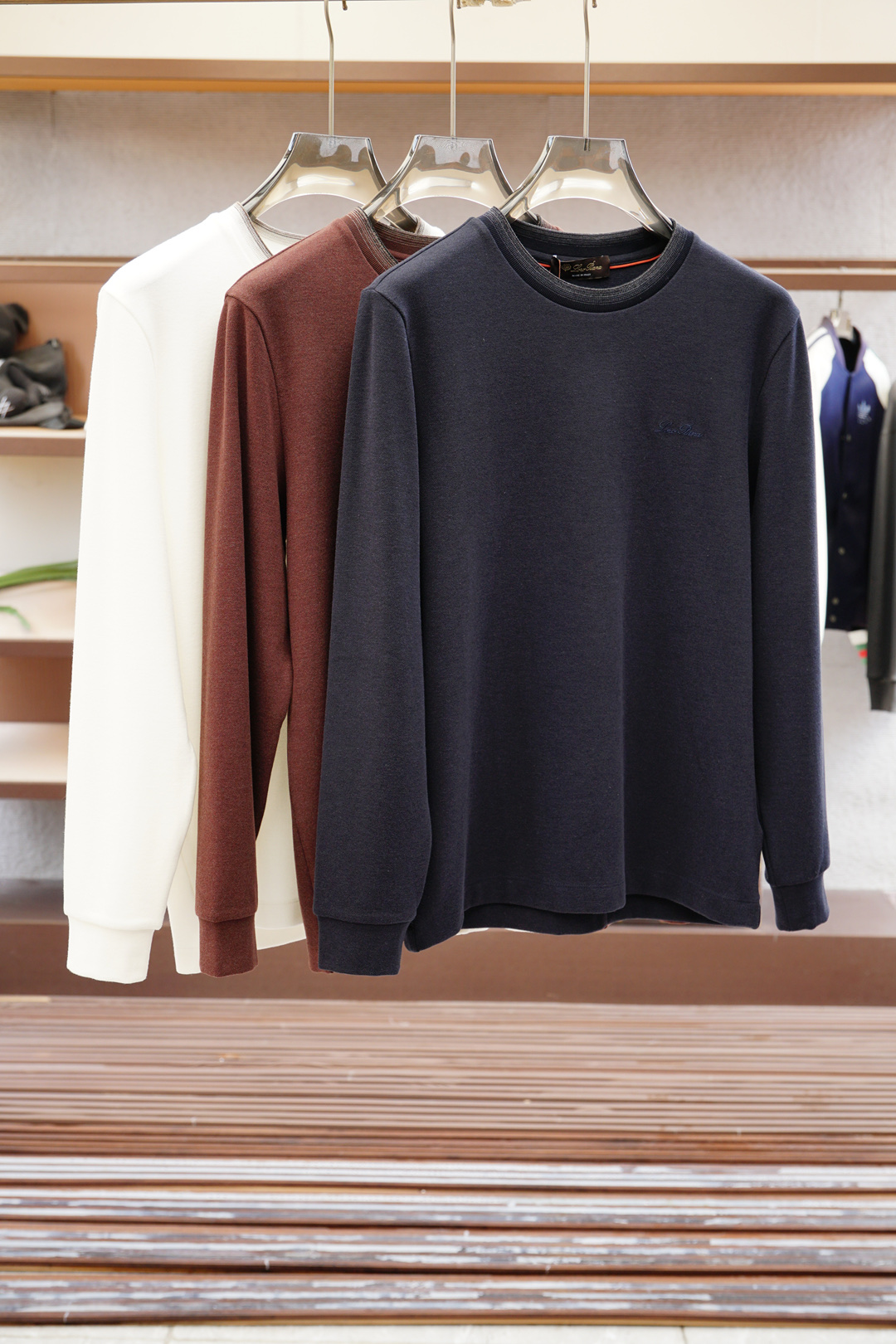 
lP🆕、1.1官网款，撞色条纹长袖平纹针织T恤
面料1：24S双纱特种纺织紧密棉 / 185G
面料2