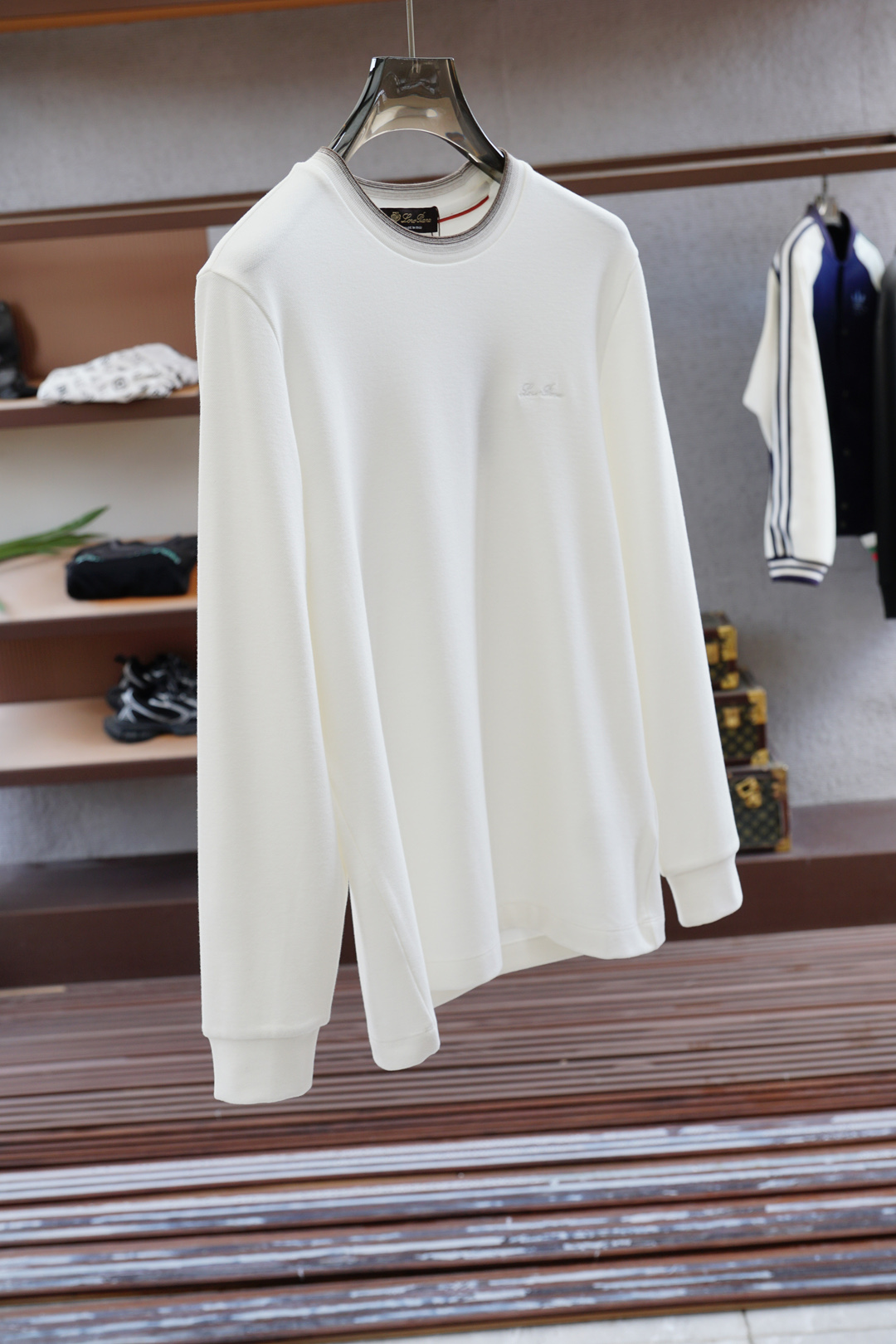 
lP🆕、1.1官网款，撞色条纹长袖平纹针织T恤
面料1：24S双纱特种纺织紧密棉 / 185G
面料2