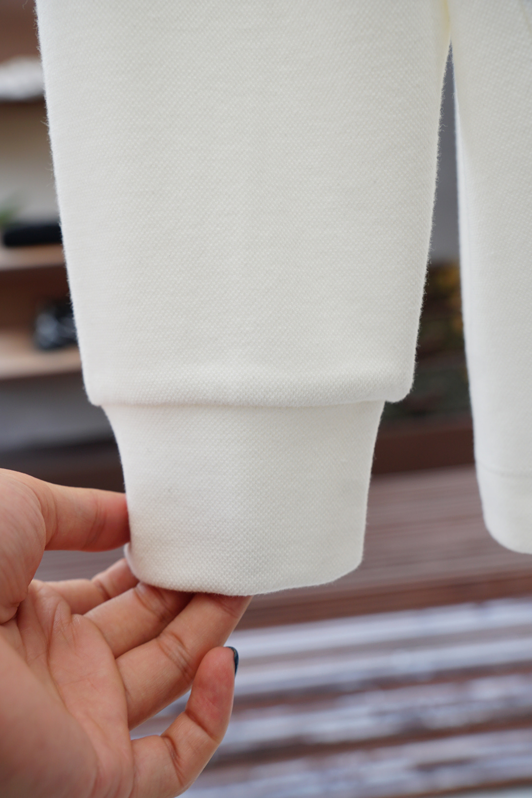 
lP🆕、1.1官网款，撞色条纹长袖平纹针织T恤
面料1：24S双纱特种纺织紧密棉 / 185G
面料2