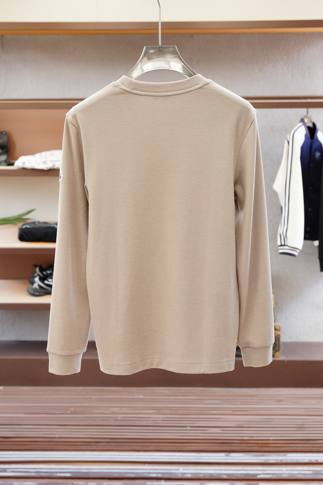 
蒙口/1.1官网款，撞色条纹长袖平纹针织T恤
面料1：24S双纱特种纺织紧密棉 / 185G
面料2：