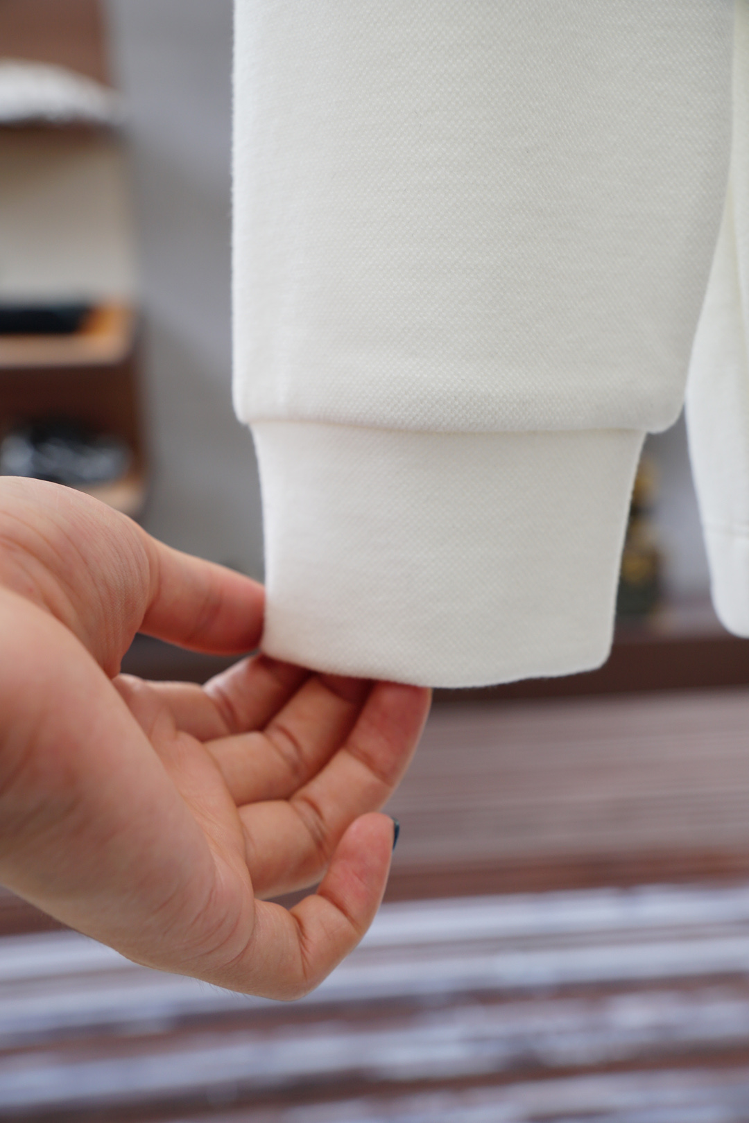 
蒙口/1.1官网款，撞色条纹长袖平纹针织T恤
面料1：24S双纱特种纺织紧密棉 / 185G
面料2：