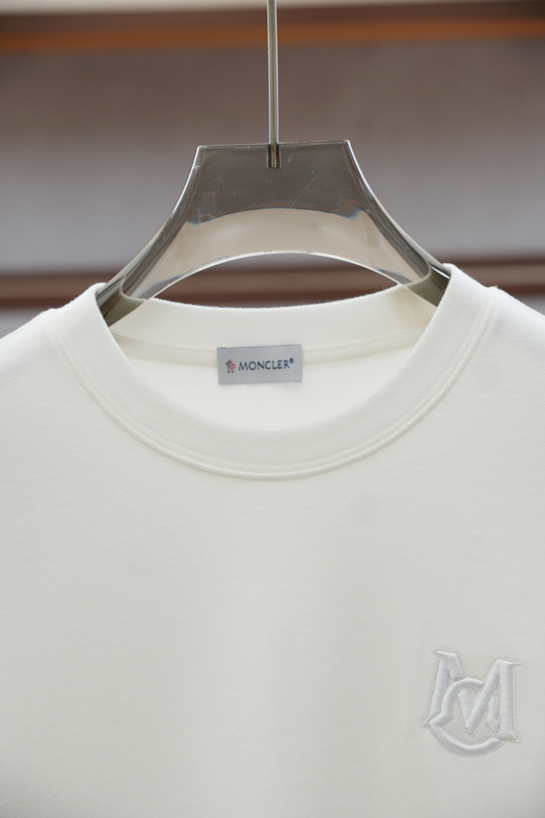 
蒙口/1.1官网款，撞色条纹长袖平纹针织T恤
面料1：24S双纱特种纺织紧密棉 / 185G
面料2：