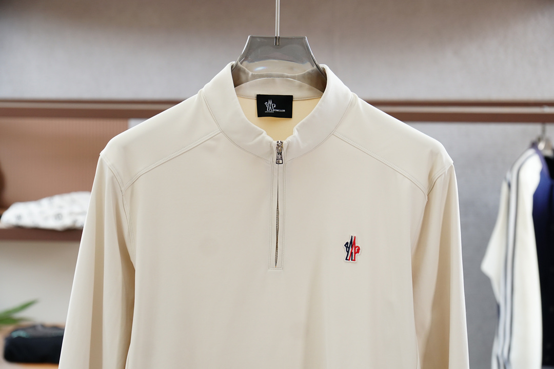 
蒙口/1.1官网款，撞色条纹长袖平纹针织T恤
面料1：24S双纱特种纺织紧密棉 / 185G
面料2：