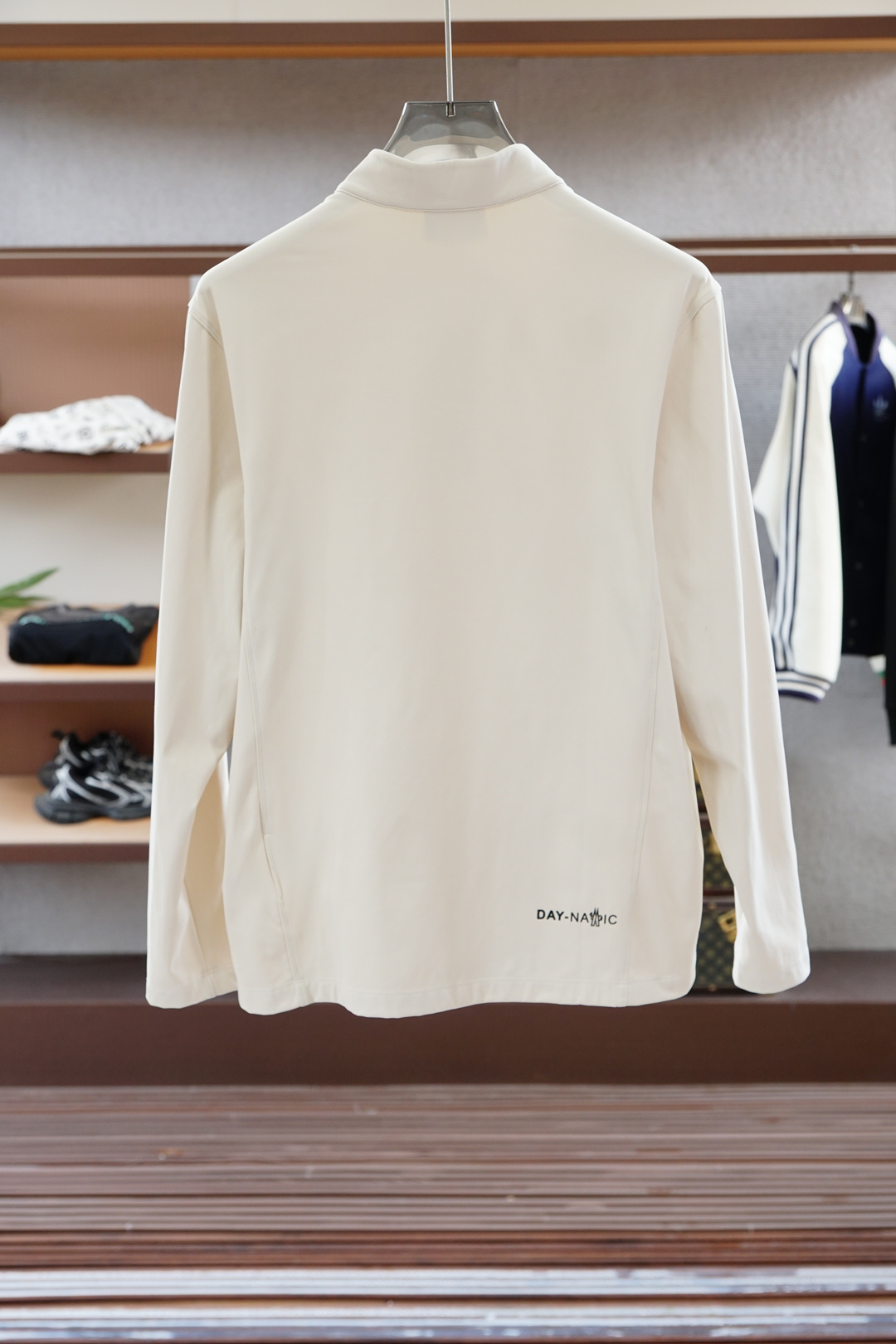 
蒙口/1.1官网款，撞色条纹长袖平纹针织T恤
面料1：24S双纱特种纺织紧密棉 / 185G
面料2：