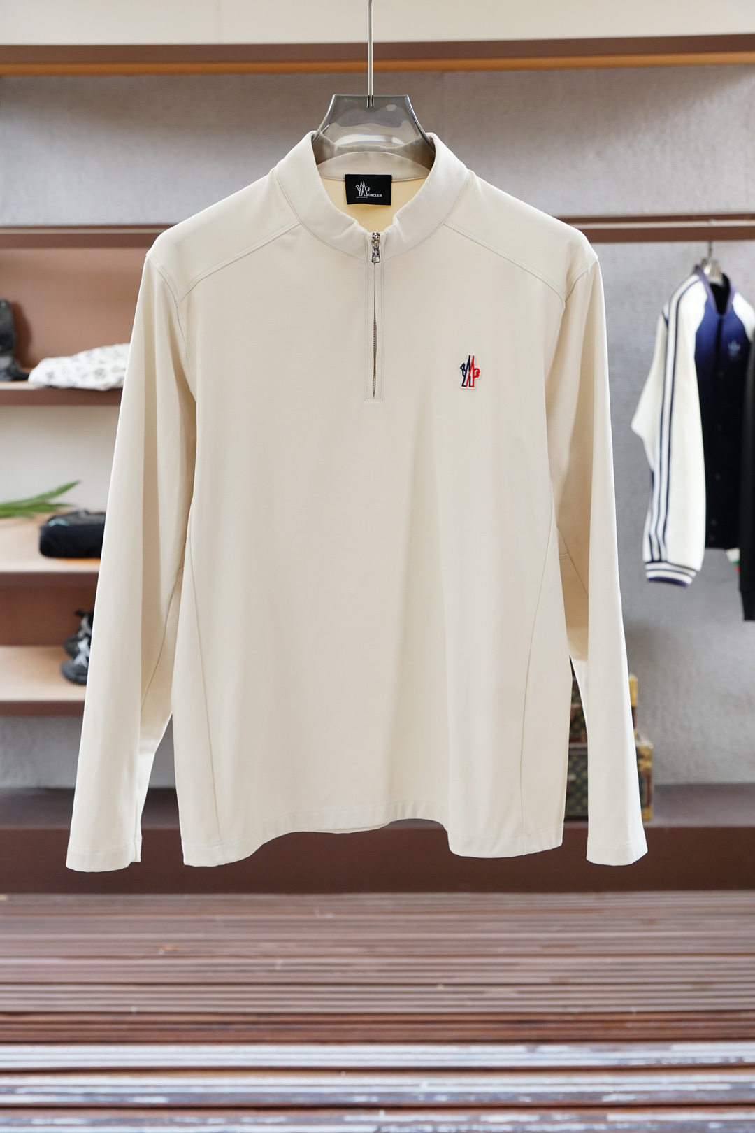 
蒙口/1.1官网款，撞色条纹长袖平纹针织T恤
面料1：24S双纱特种纺织紧密棉 / 185G
面料2：