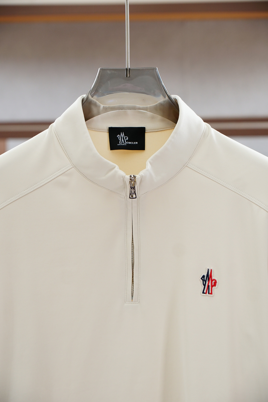 
蒙口/1.1官网款，撞色条纹长袖平纹针织T恤
面料1：24S双纱特种纺织紧密棉 / 185G
面料2：