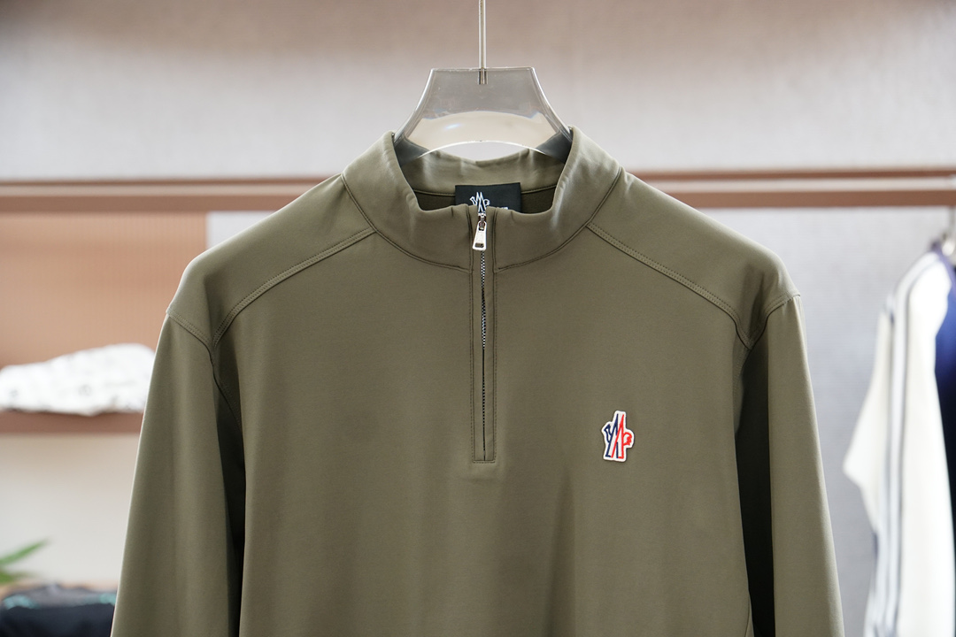 
蒙口/1.1官网款，撞色条纹长袖平纹针织T恤
面料1：24S双纱特种纺织紧密棉 / 185G
面料2：