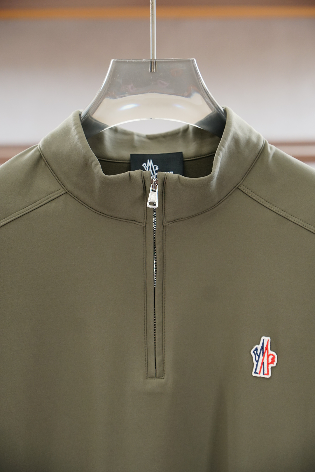 
蒙口/1.1官网款，撞色条纹长袖平纹针织T恤
面料1：24S双纱特种纺织紧密棉 / 185G
面料2：