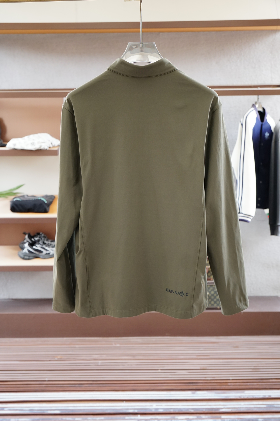 
蒙口/1.1官网款，撞色条纹长袖平纹针织T恤
面料1：24S双纱特种纺织紧密棉 / 185G
面料2：