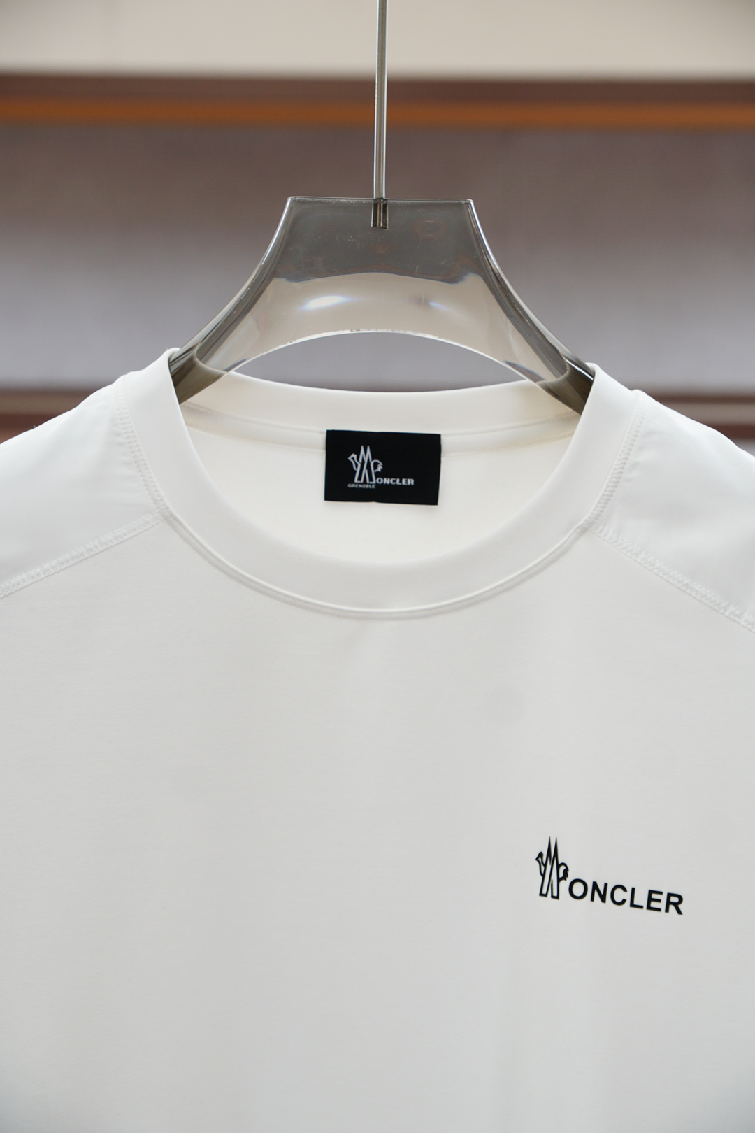 
蒙口11.1官网款，撞色条纹长袖平纹针织T恤
面料1：24S双纱特种纺织紧密棉 / 185G
面料2：