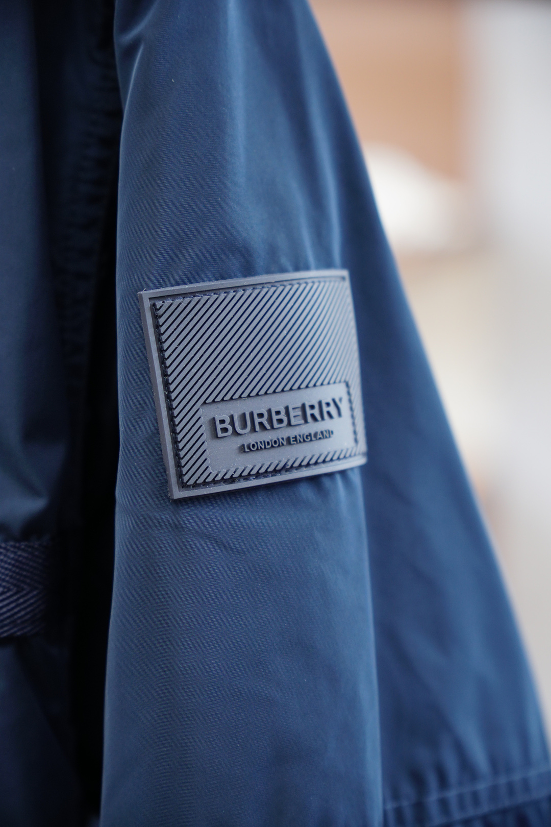 
BBR/巴宝莉  经典款连帽夹克外套  （顶级对格版本）带全套包装‼️
定织定染面料，全身多处对位拼接