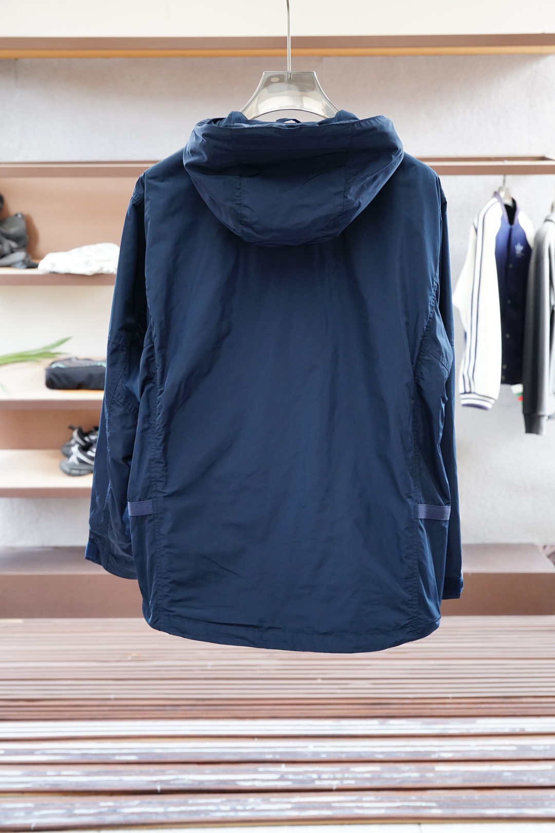 
BBR/巴宝莉  经典款连帽夹克外套  （顶级对格版本）带全套包装‼️
定织定染面料，全身多处对位拼接