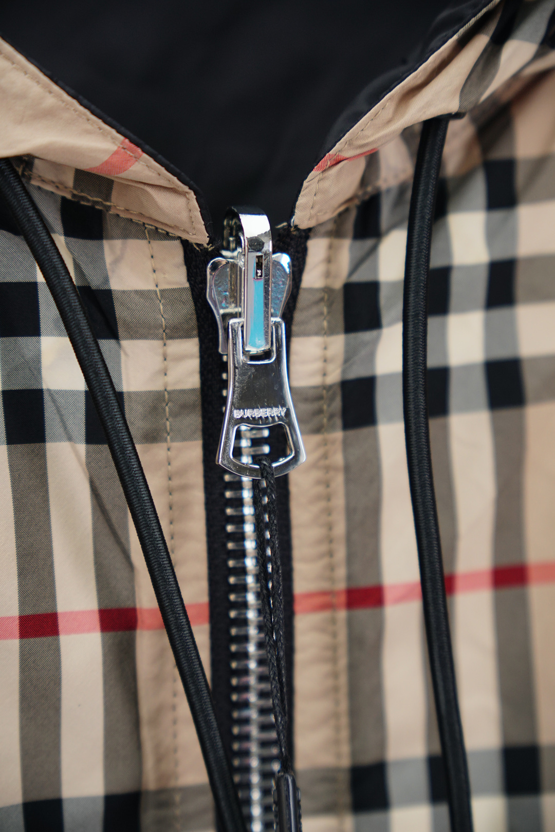 
BBR/巴宝莉  经典款小格子双面穿连帽夹克外套  （顶级对格版本）带全套包装‼️
定织定染格纹面料，