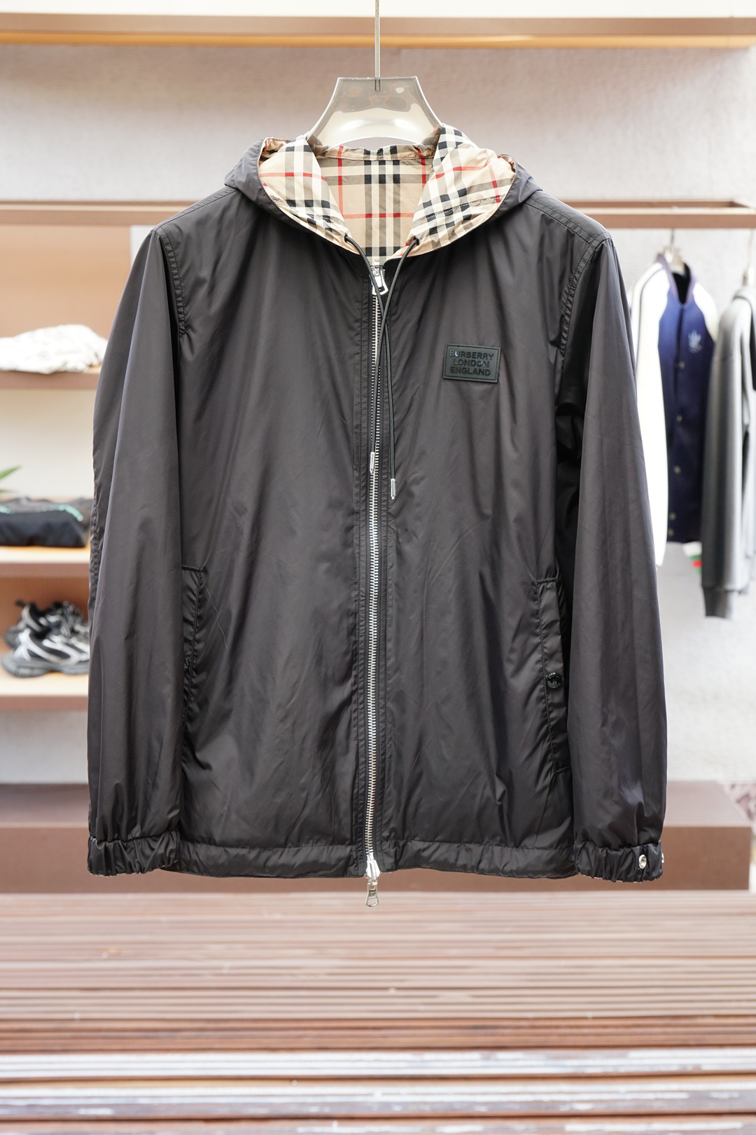 
BBR/巴宝莉  经典款小格子双面穿连帽夹克外套  （顶级对格版本）带全套包装‼️
定织定染格纹面料，