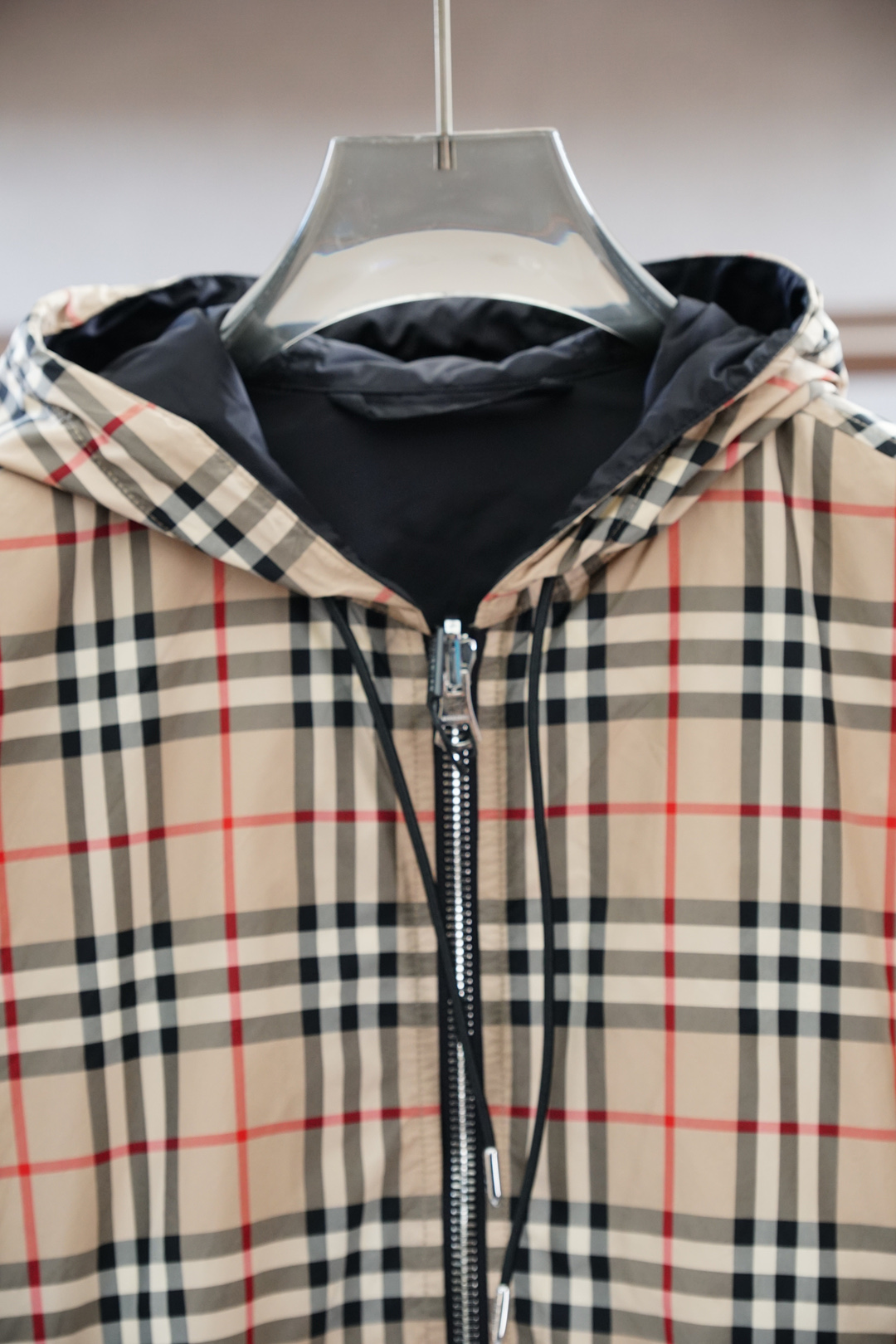 
BBR/巴宝莉  经典款小格子双面穿连帽夹克外套  （顶级对格版本）带全套包装‼️
定织定染格纹面料，