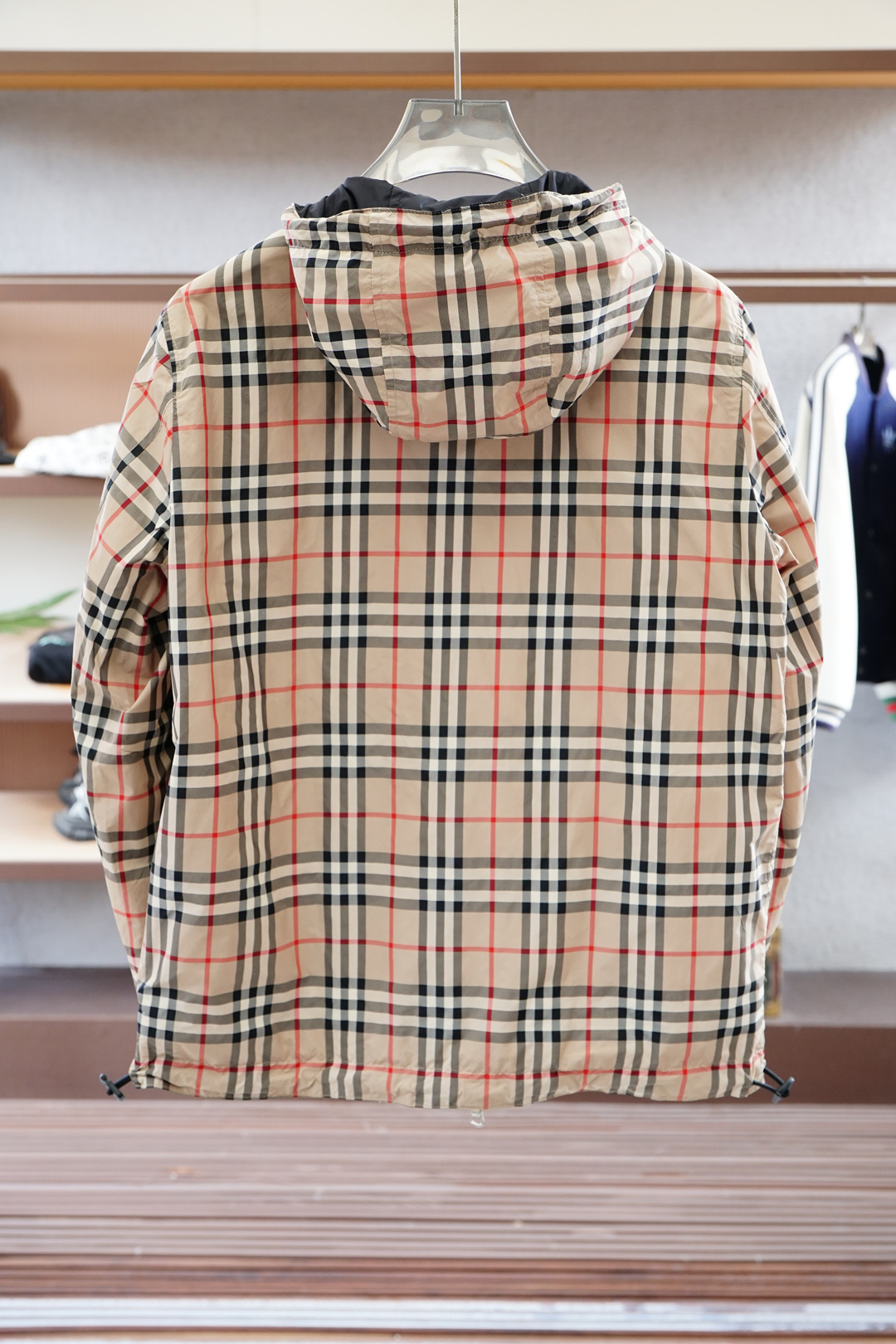 
BBR/巴宝莉  经典款小格子双面穿连帽夹克外套  （顶级对格版本）带全套包装‼️
定织定染格纹面料，