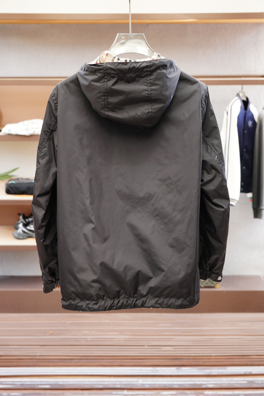 
BBR/巴宝莉  经典款小格子双面穿连帽夹克外套  （顶级对格版本）带全套包装‼️
定织定染格纹面料，