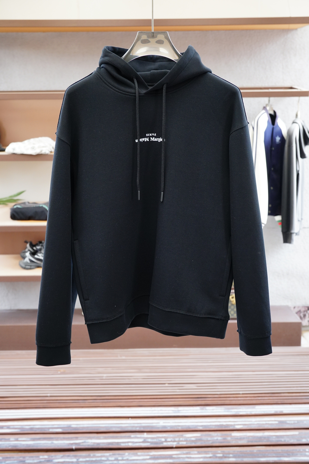 
马吉拉-秋冬新款系列#🍂
MMM Margiela 2025 秋冬新品上市
清爽的三色戴帽设计，立体3