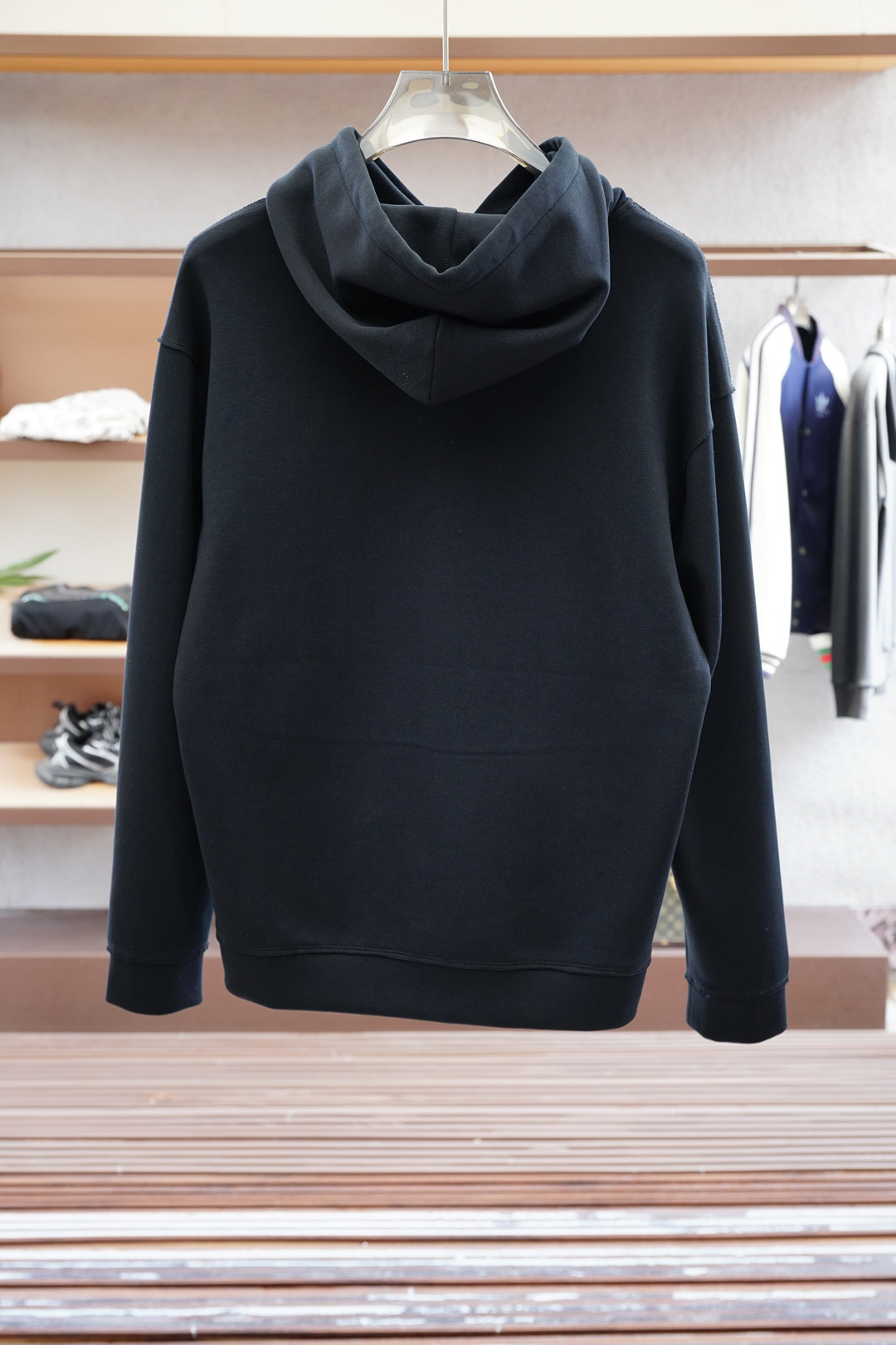 
马吉拉-秋冬新款系列#🍂
MMM Margiela 2025 秋冬新品上市
清爽的三色戴帽设计，立体3