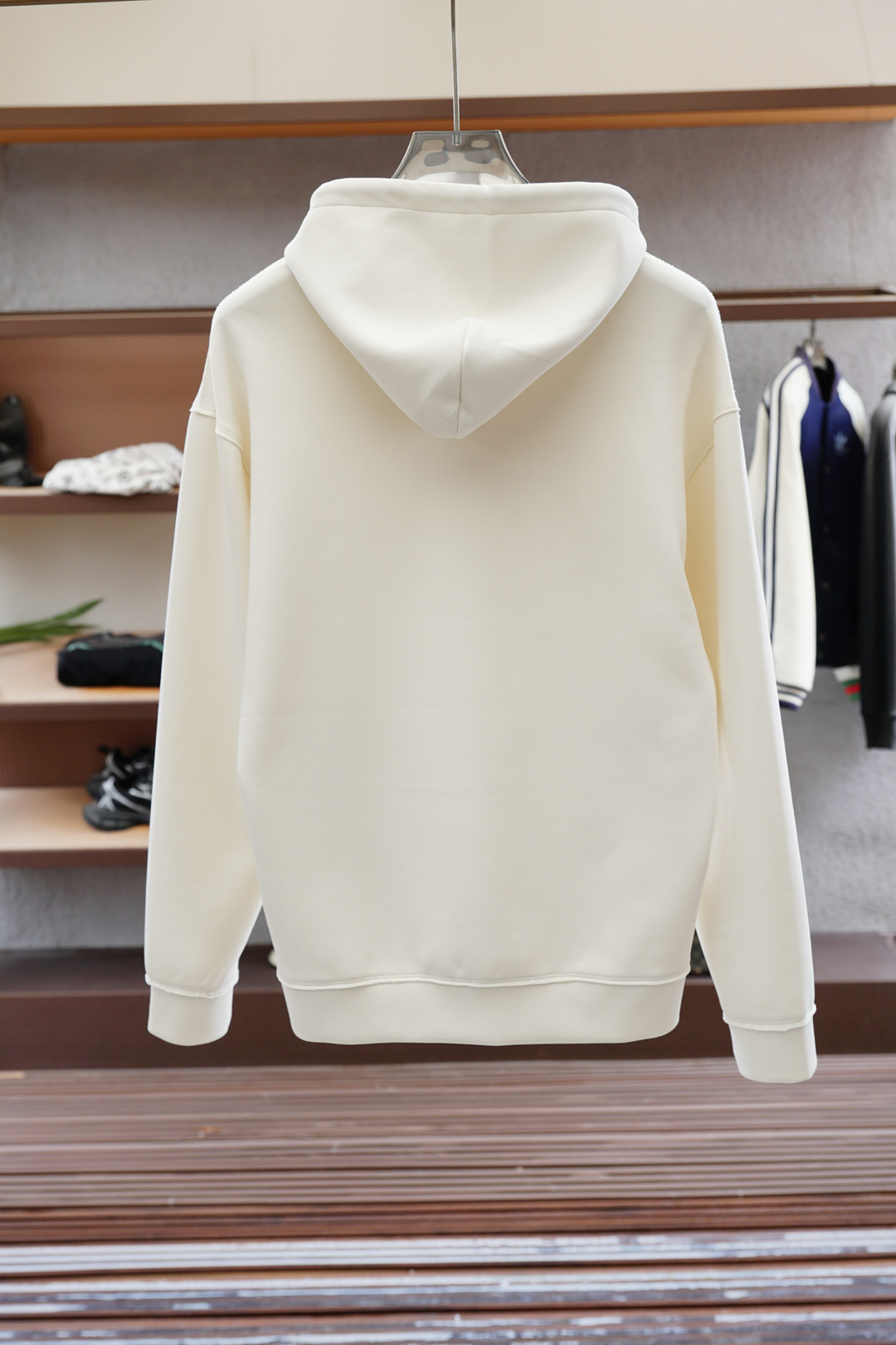 
马吉拉-秋冬新款系列#🍂
MMM Margiela 2025 秋冬新品上市
清爽的三色戴帽设计，立体3