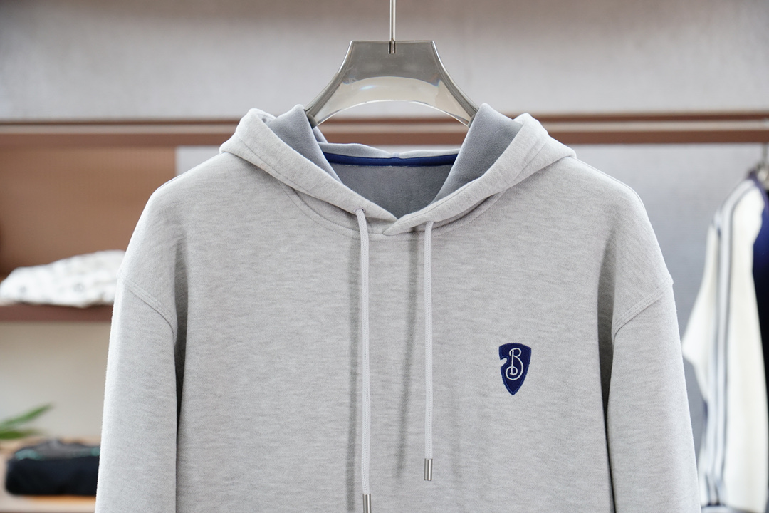 
BBR 巴宝莉/秋冬新款系列#🍂
2025 秋冬新品上市
清爽的2色戴帽设计，立体3D剪裁，落肩剪裁配