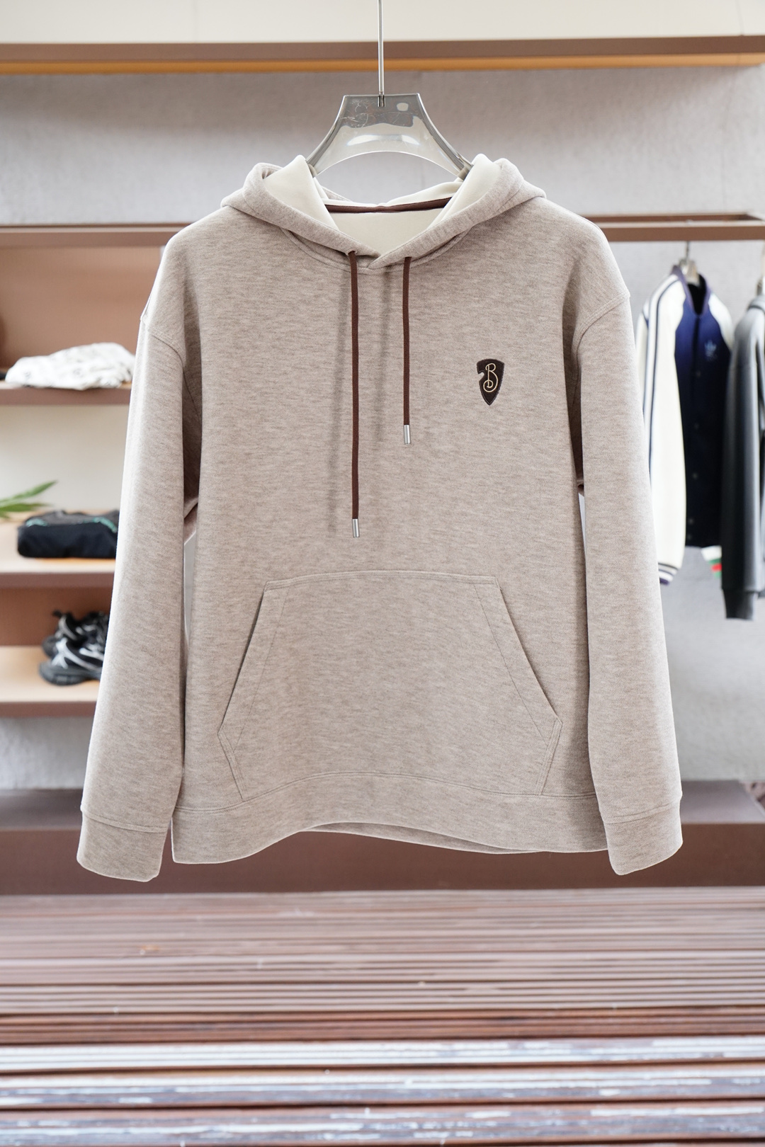 
BBR 巴宝莉/秋冬新款系列#🍂
2025 秋冬新品上市
清爽的2色戴帽设计，立体3D剪裁，落肩剪裁配