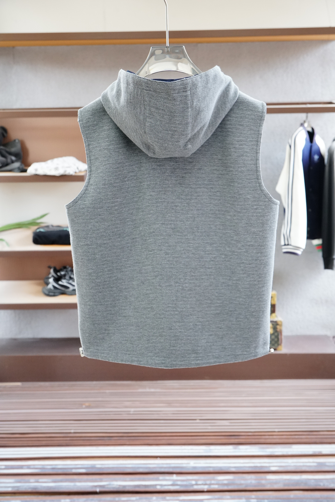 
TB1秋冬新款系列#🍂Thom Bro*ne
新款两面穿马甲 秀场秋冬最新系列 外料60%棉 40%聚