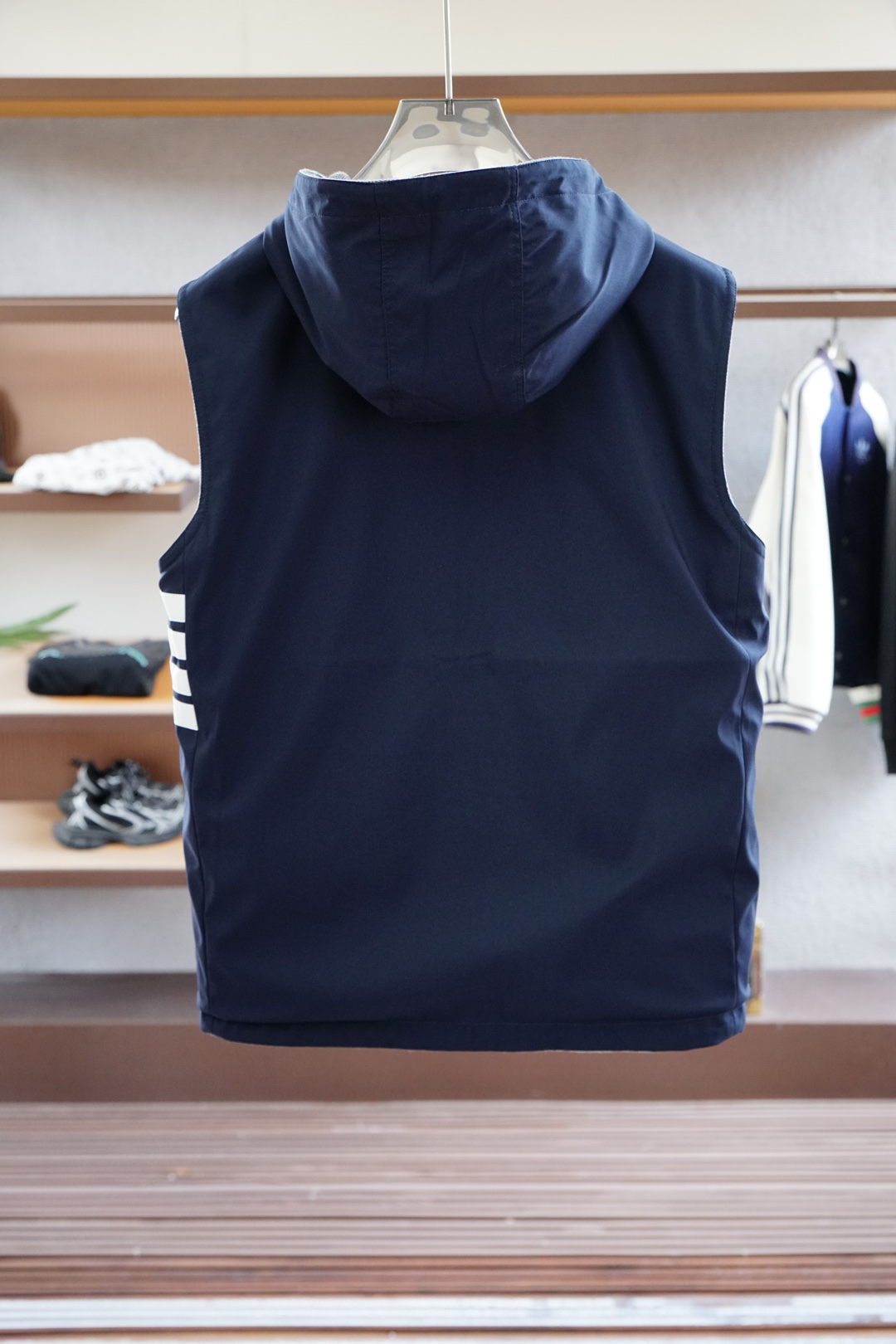 
TB1秋冬新款系列#🍂Thom Bro*ne
新款两面穿马甲 秀场秋冬最新系列 外料60%棉 40%聚