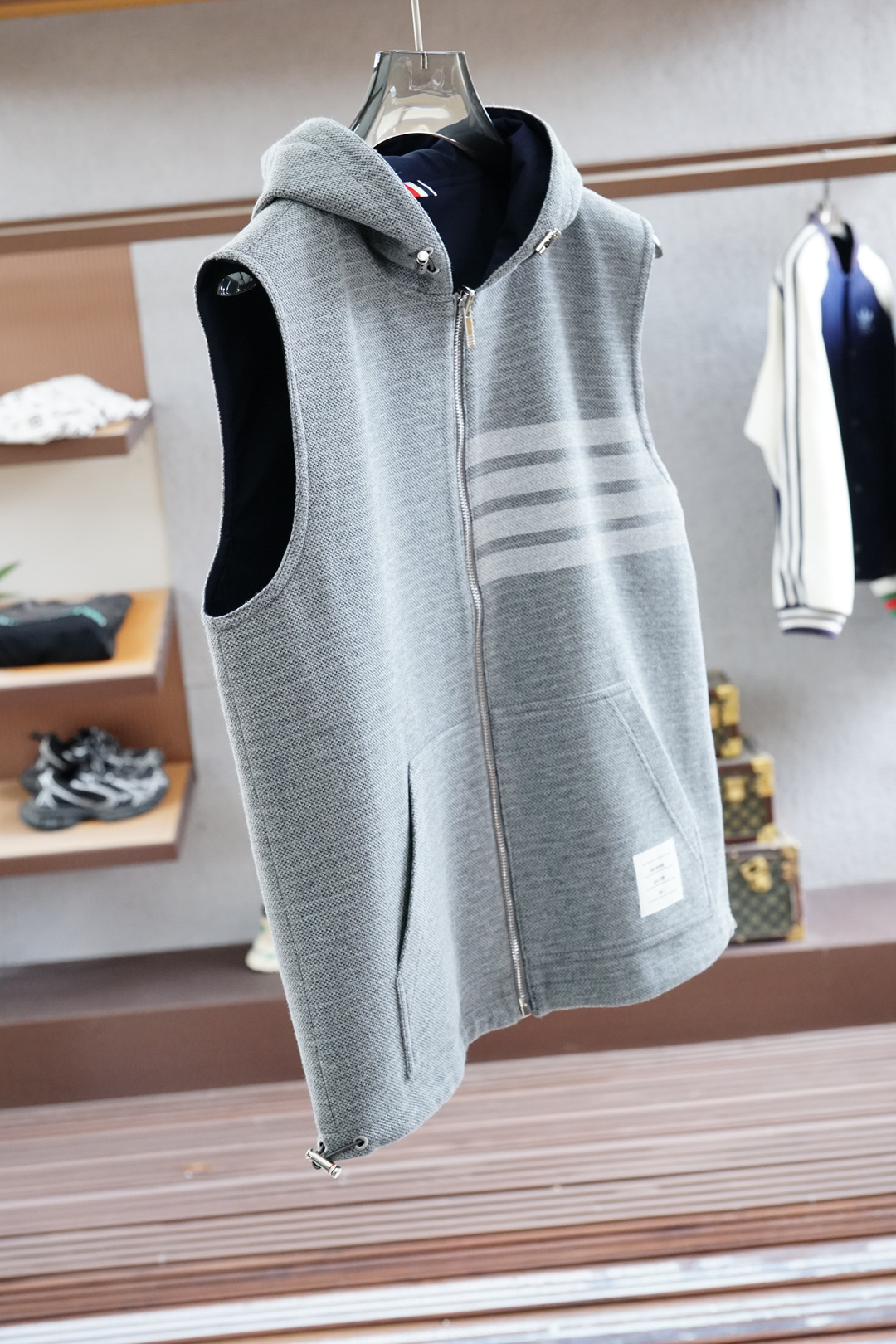 
TB1秋冬新款系列#🍂Thom Bro*ne
新款两面穿马甲 秀场秋冬最新系列 外料60%棉 40%聚