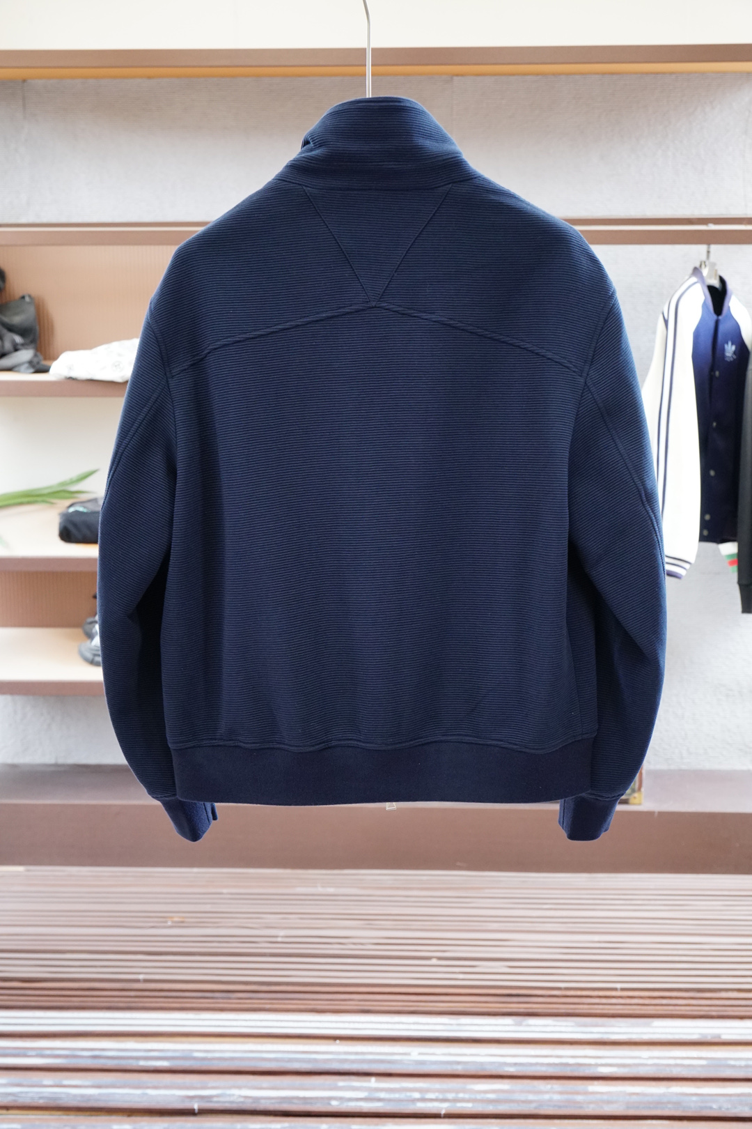 
BV/秋冬新款系列#🍂
开启秋冬穿搭新玩法，Bott*ga 新款双色夹棉外套
2025最新系列，经典的