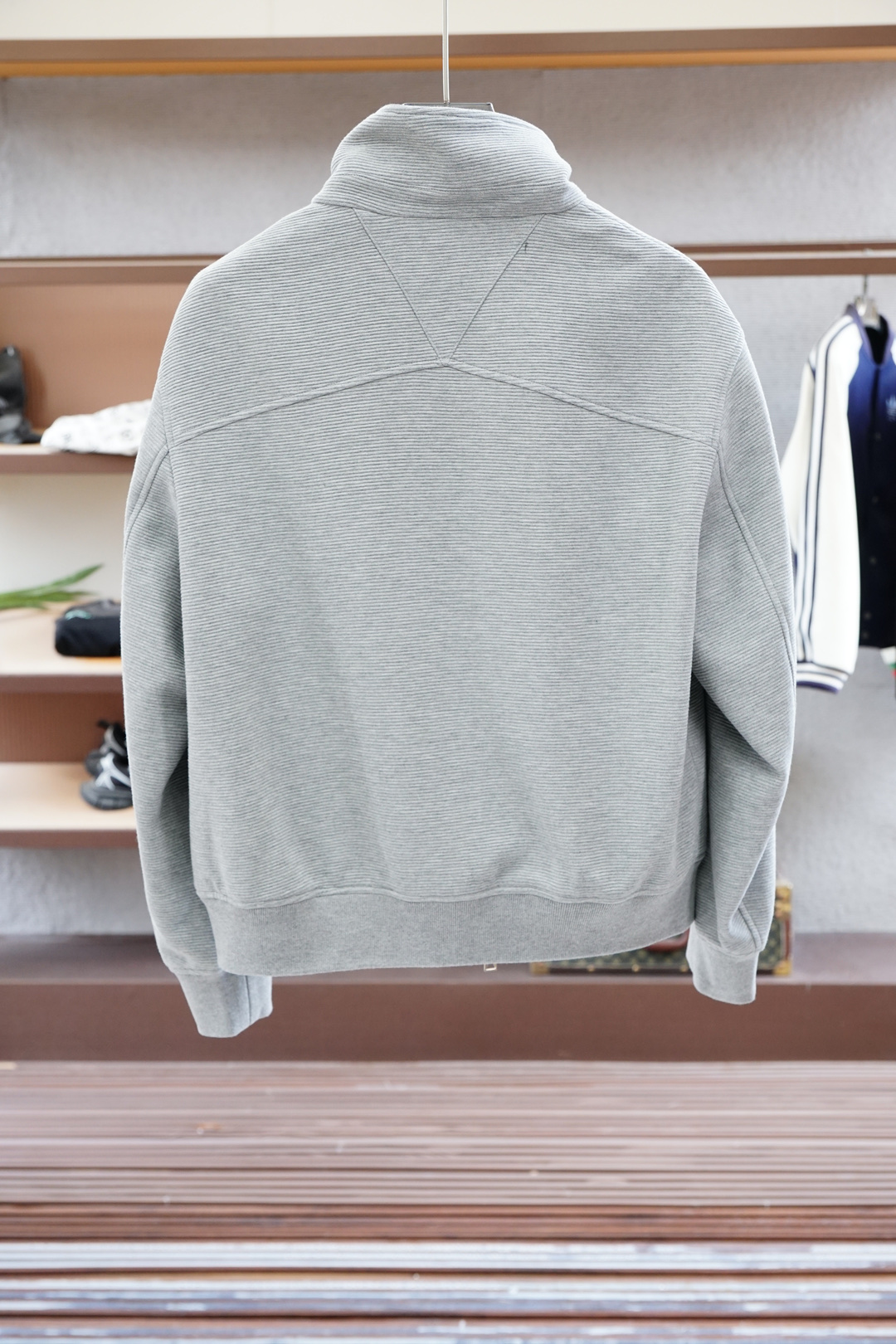 
BV/秋冬新款系列#🍂
开启秋冬穿搭新玩法，Bott*ga 新款双色夹棉外套
2025最新系列，经典的