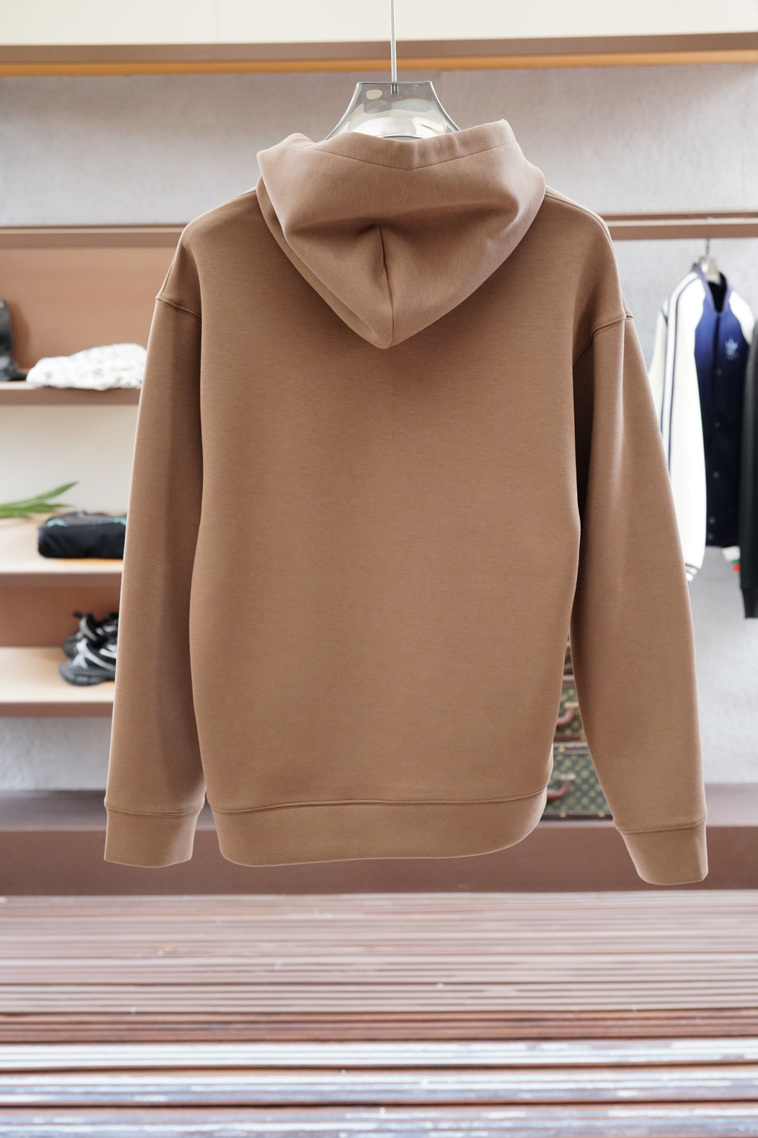 
马吉拉/秋冬新款系列#🍂
MMM Margiela 2025 秋冬新品上市
清爽的三色戴帽设计，立体3