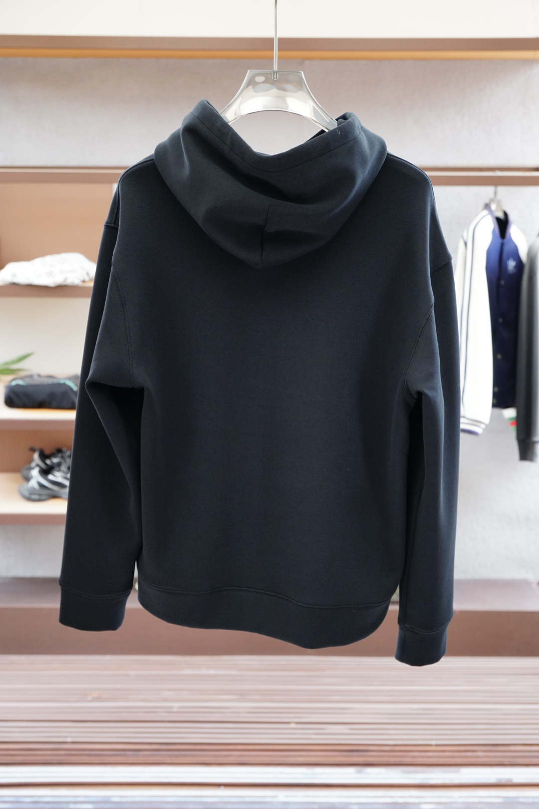 
马吉拉/秋冬新款系列#🍂
MMM Margiela 2025 秋冬新品上市
清爽的三色戴帽设计，立体3