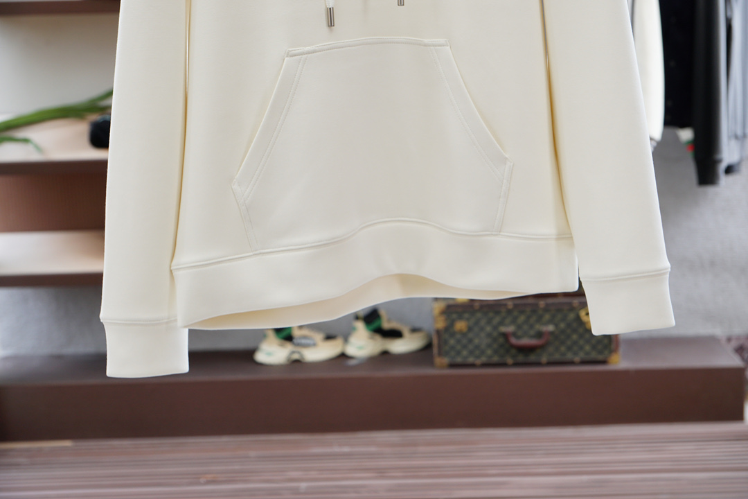 
马吉拉-秋冬新款系列#🍂
MMM Margiela 2025 秋冬新品上市
清爽的三色戴帽设计，立体3