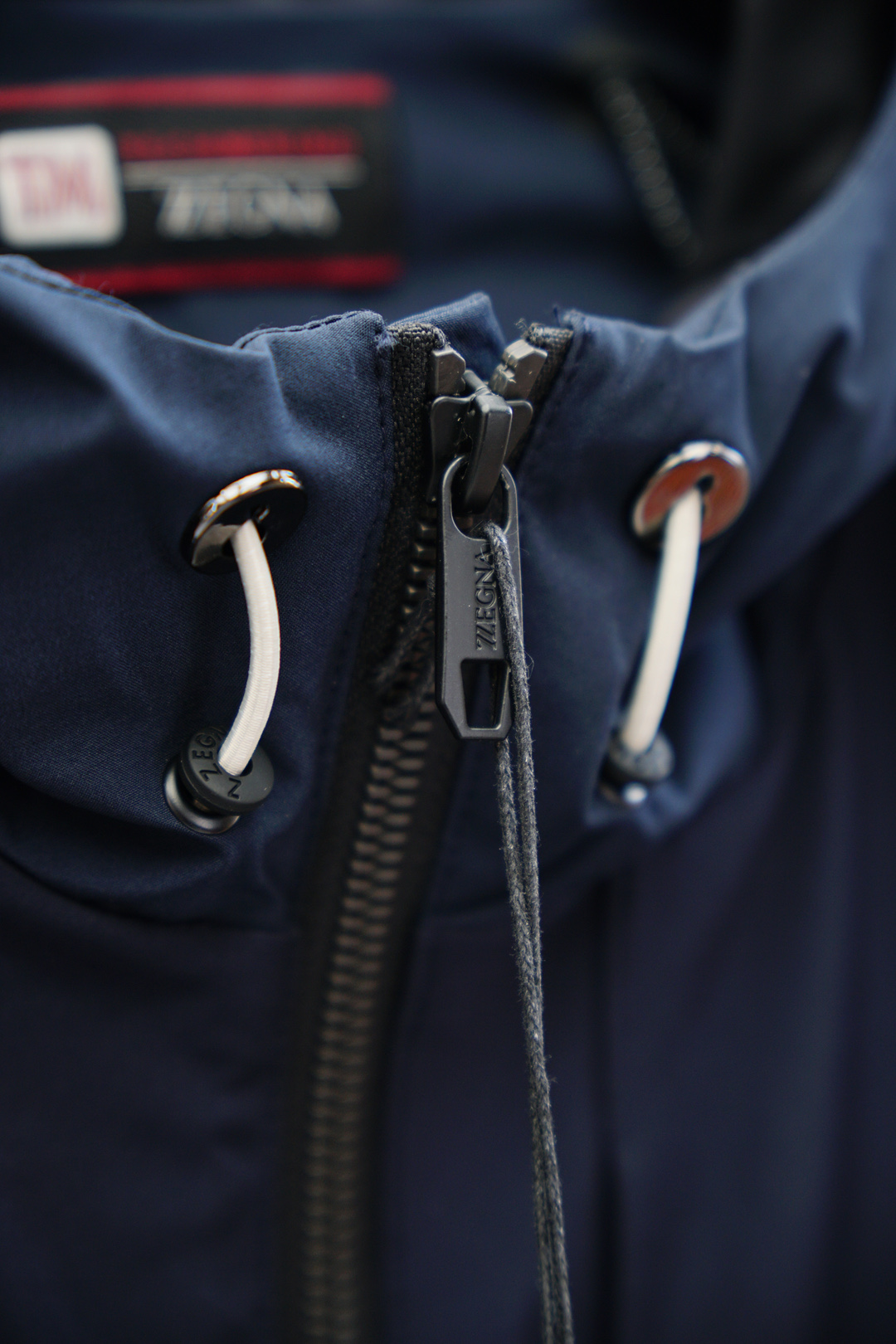  
杰尼亚/一套出售不拆分
 渠道顶奢之作~ZZ 商务休闲TM羊毛连帽休闲套装
 超级帅气又带有机能风格