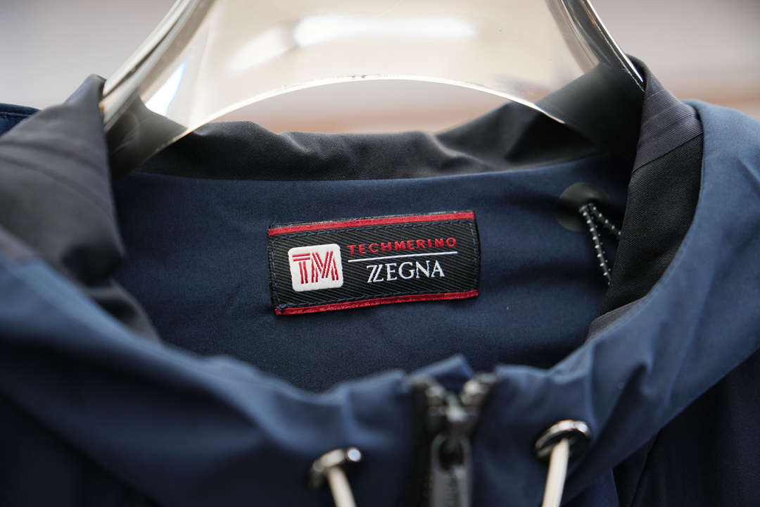  
杰尼亚/一套出售不拆分
 渠道顶奢之作~ZZ 商务休闲TM羊毛连帽休闲套装
 超级帅气又带有机能风格