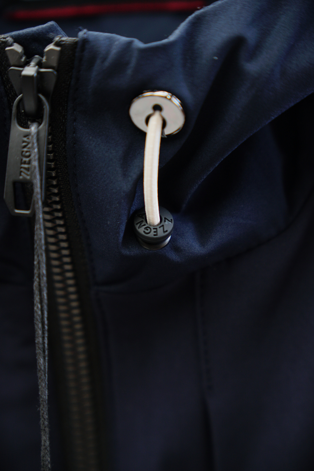  
杰尼亚/一套出售不拆分
 渠道顶奢之作~ZZ 商务休闲TM羊毛连帽休闲套装
 超级帅气又带有机能风格