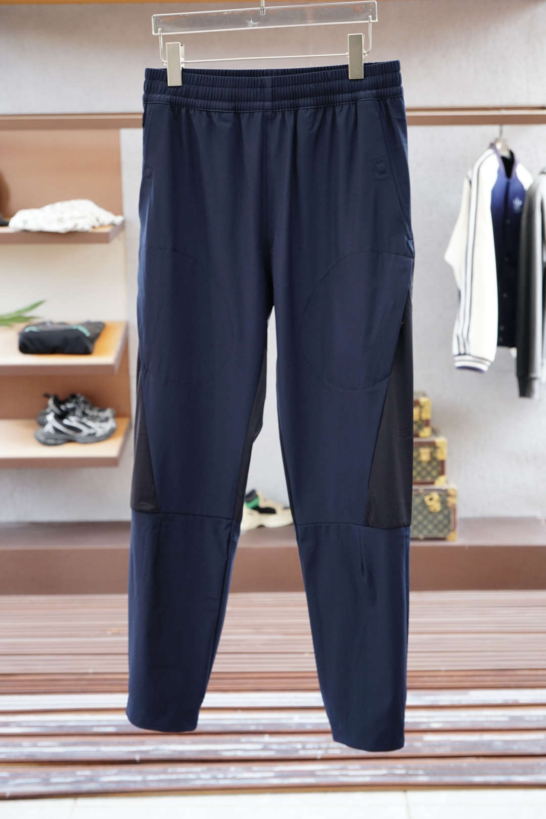  
杰尼亚/一套出售不拆分
 渠道顶奢之作~ZZ 商务休闲TM羊毛连帽休闲套装
 超级帅气又带有机能风格