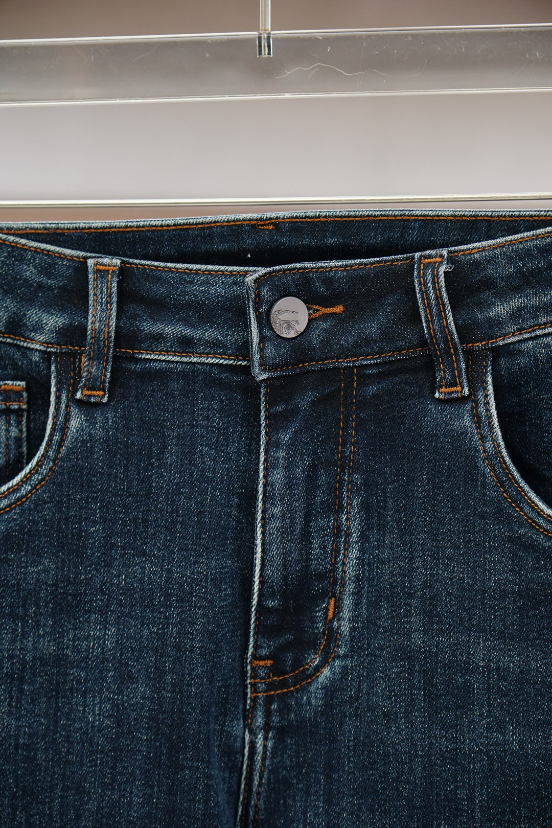 
BBR 巴宝莉/新款来袭早秋新款新款休闲裤牛仔裤，高端定制系列。进口高密度纯棉加沙洗工艺舒适柔软亲肤，