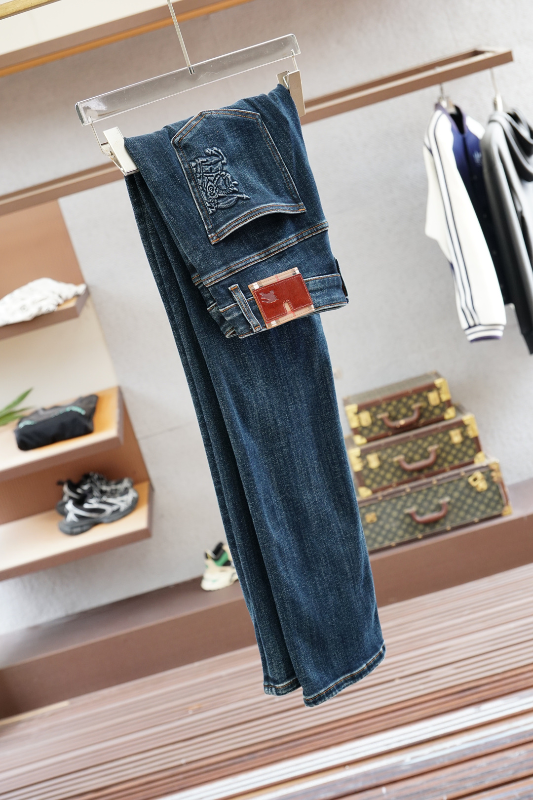 
BBR 巴宝莉/新款来袭早秋新款新款休闲裤牛仔裤，高端定制系列。进口高密度纯棉加沙洗工艺舒适柔软亲肤，