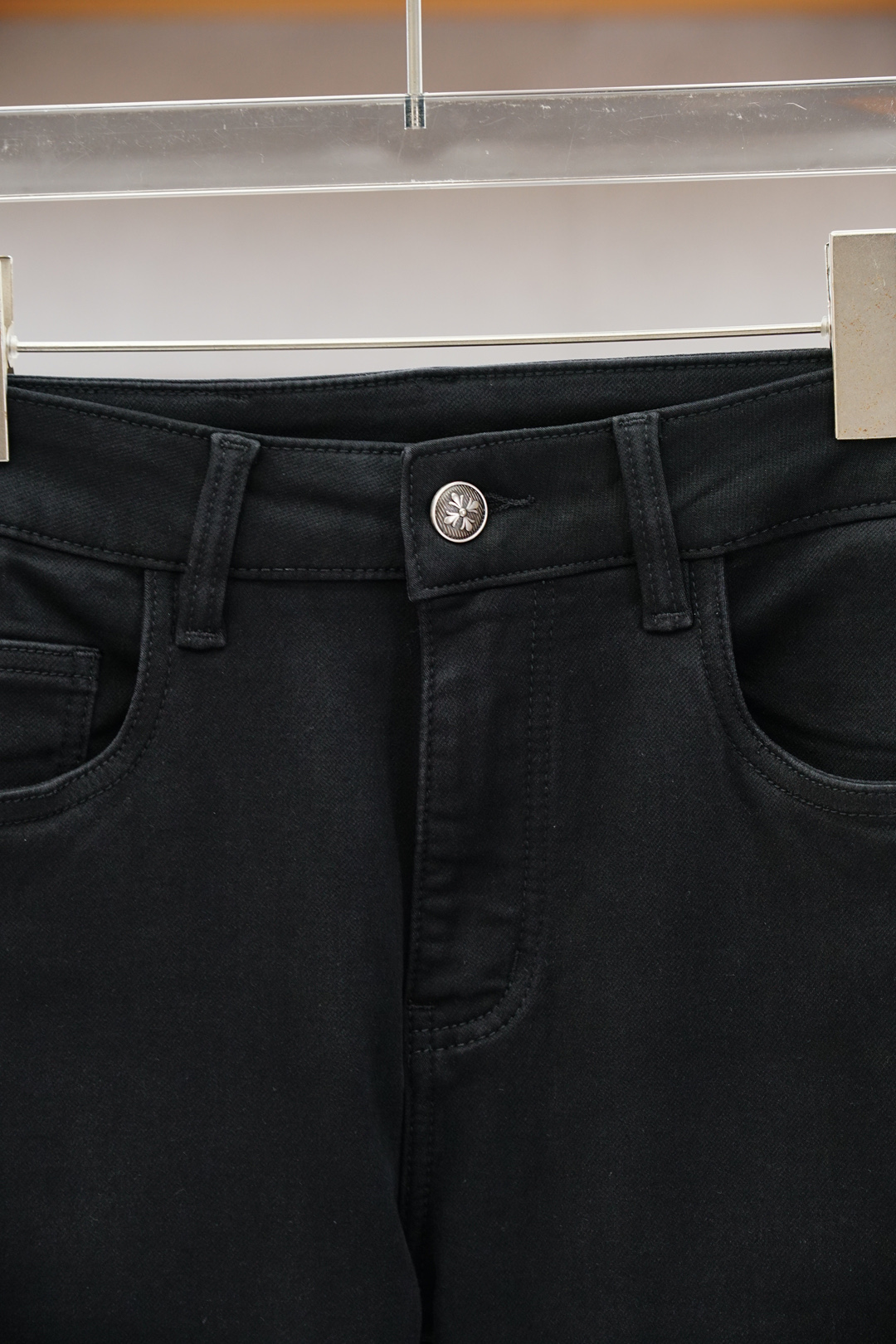 
lP🆕-新款来袭早秋新款新款休闲裤牛仔裤，高端定制系列。进口高密度纯棉加沙洗工艺舒适柔软亲肤，笔挺不易