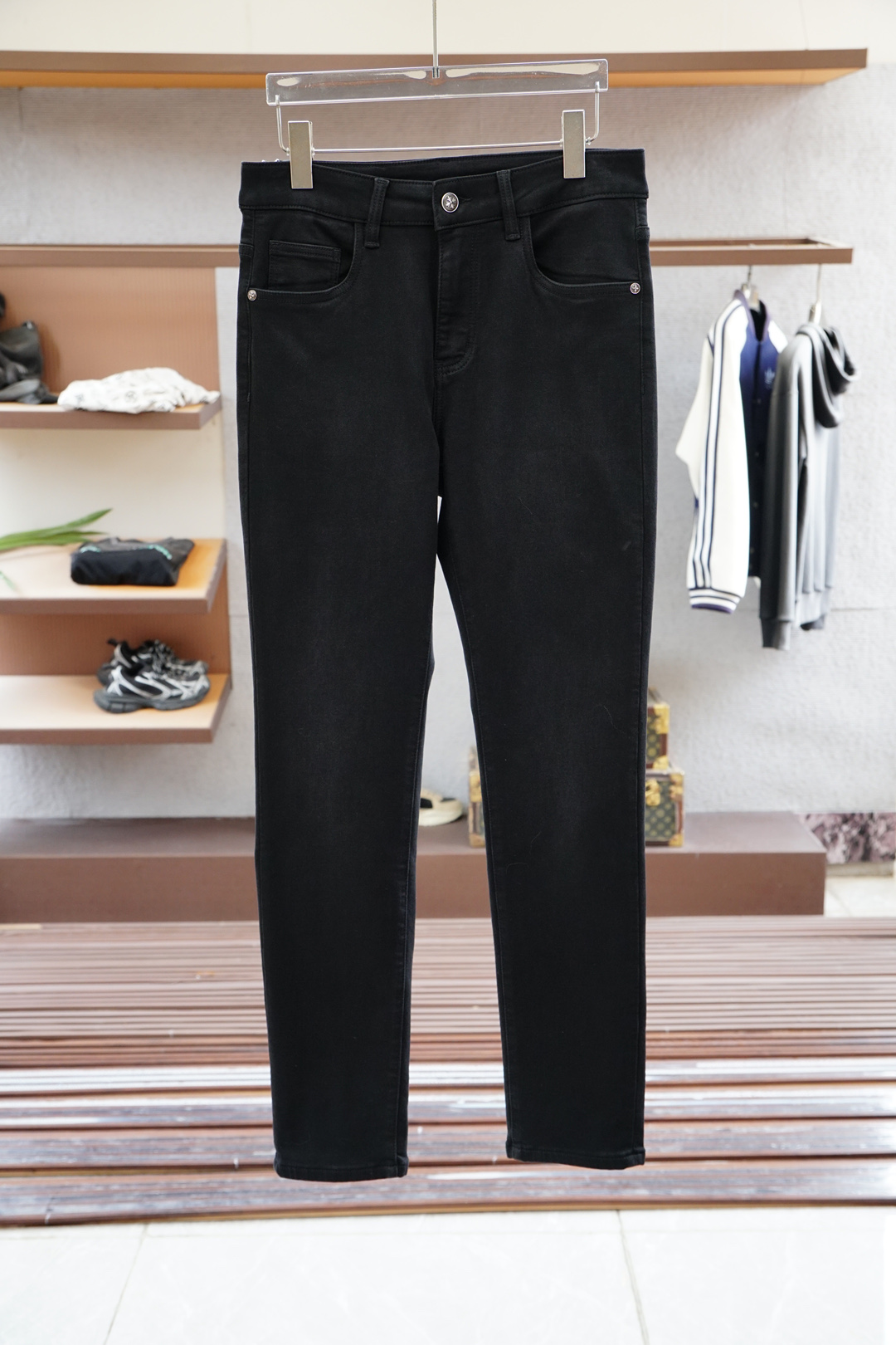 
lP🆕-新款来袭早秋新款新款休闲裤牛仔裤，高端定制系列。进口高密度纯棉加沙洗工艺舒适柔软亲肤，笔挺不易