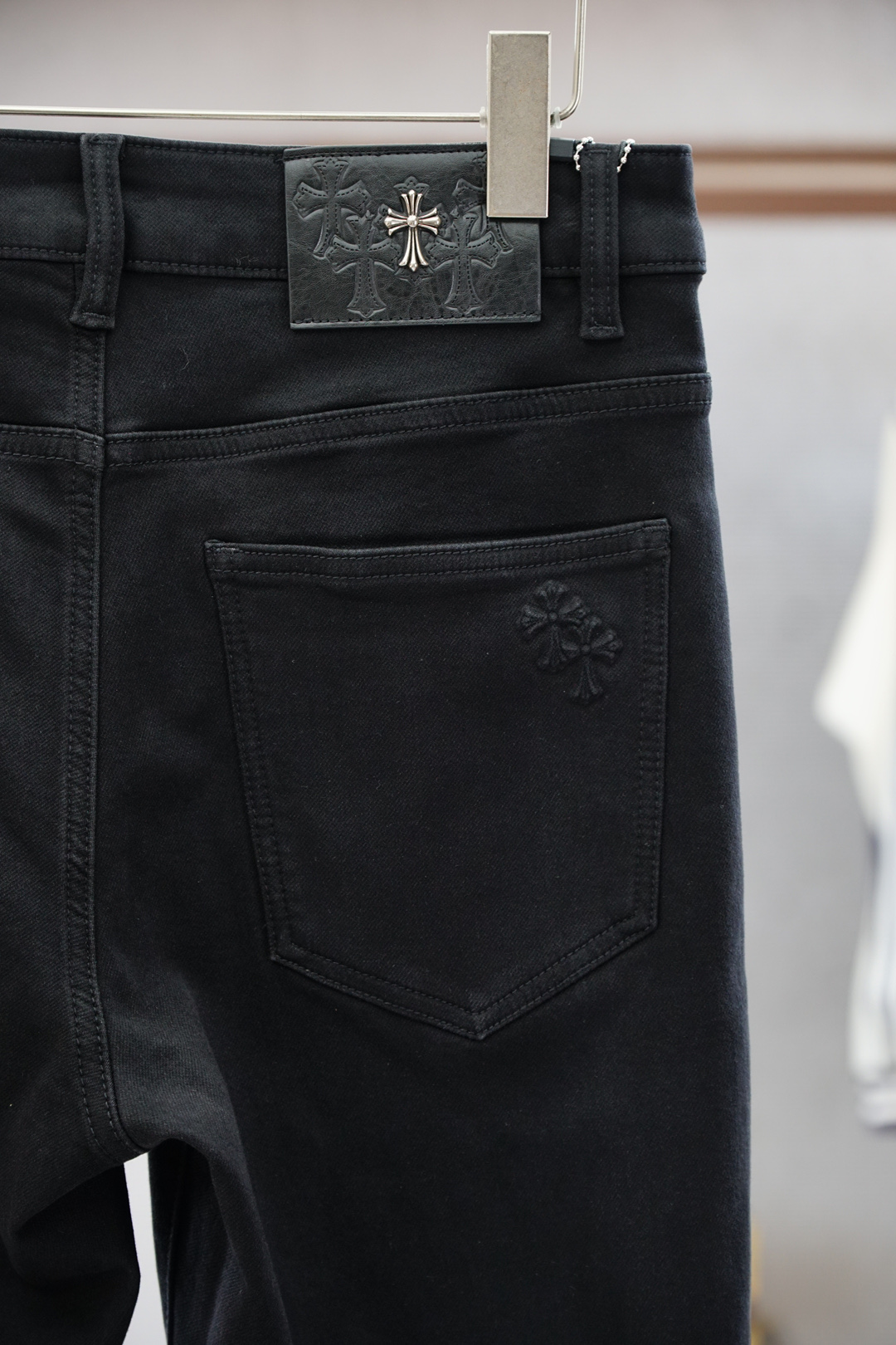 
lP🆕-新款来袭早秋新款新款休闲裤牛仔裤，高端定制系列。进口高密度纯棉加沙洗工艺舒适柔软亲肤，笔挺不易