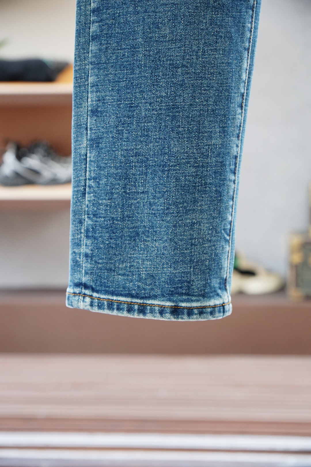 
Miu Miu-新款来袭早秋新款新款休闲裤牛仔裤，高端定制系列。进口高密度纯棉加沙洗工艺舒适柔软亲肤，