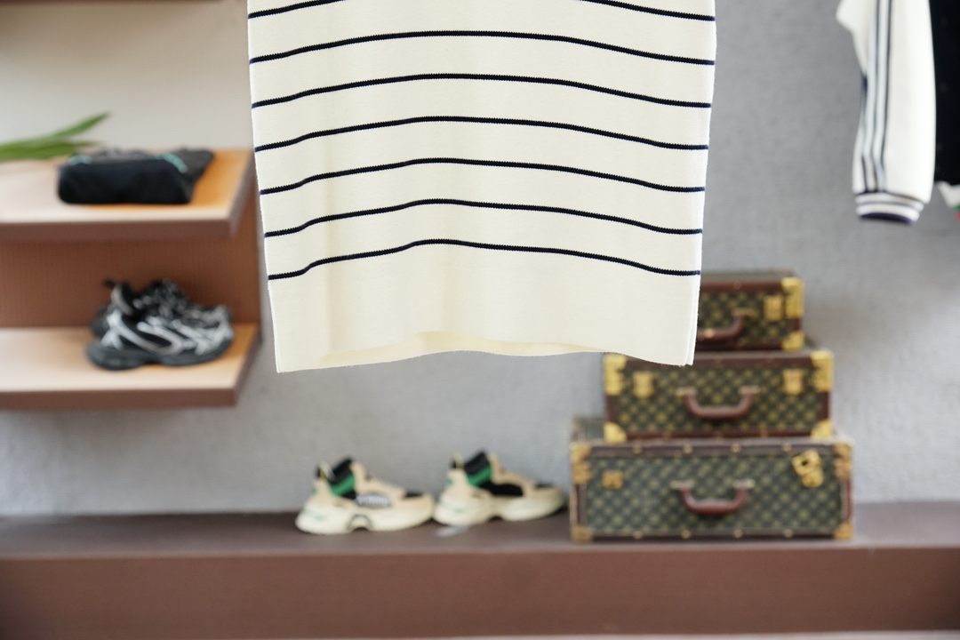 
Gucci 古奇🍐2025ss秋冬专柜同款同步上新短袖醋酸天丝羊毛针织面料 一体起脚针织 高端人士必备