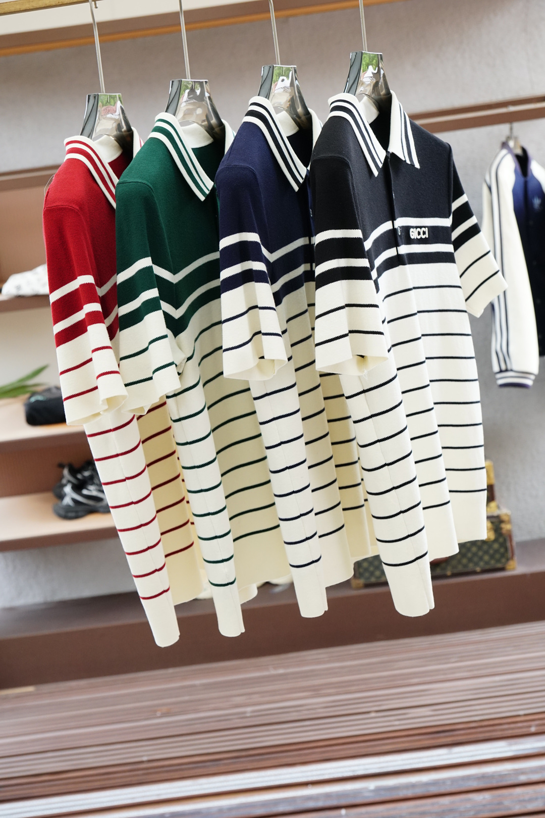 
Gucci 古奇🍐2025ss秋冬专柜同款同步上新短袖醋酸天丝羊毛针织面料 一体起脚针织 高端人士必备